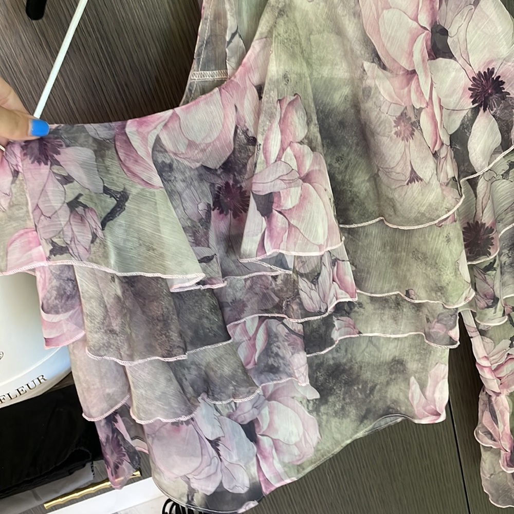 Stylekeepers Gorgeous One-Shoulder Ruffle top! - Picture 4 of 9